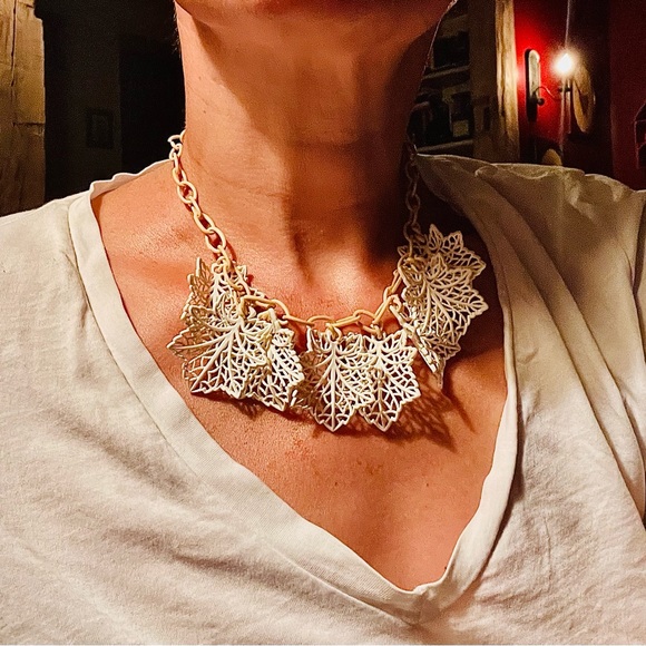 Vintage celluloid leaf necklace. Fantastic! Pristine! - Picture 6 of 7